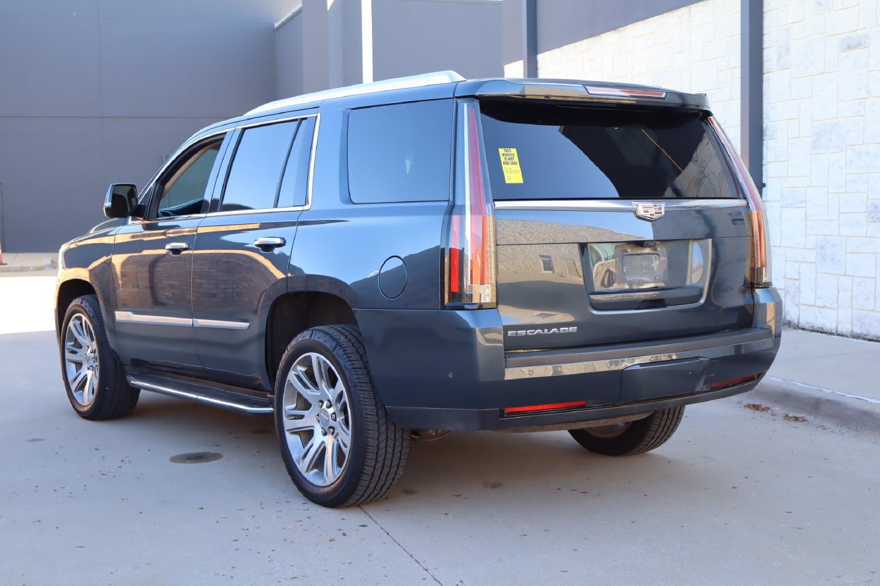 Used 2020 Cadillac Escalade Luxury RWD image 3