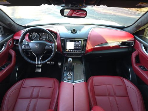 Used 2022 Maserati Levante GT image 10