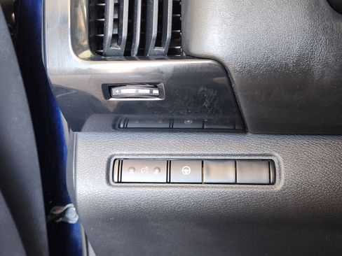 Used 2022 Nissan Pathfinder SV image 23