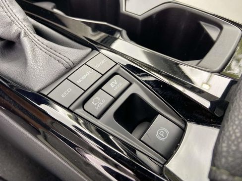 Used 2025 Toyota Camry XLE w/ Premium Plus Package FWD image 28