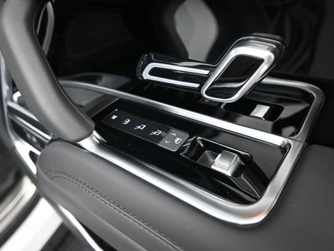 New 2025 Land Rover Range Rover SE image 14