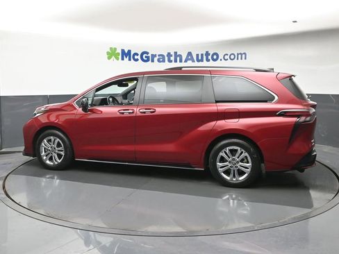 Used 2023 Toyota Sienna XSE AWD/4WD image 19