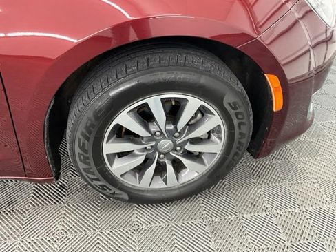 Used 2020 Chrysler Pacifica Touring-L Plus image 30