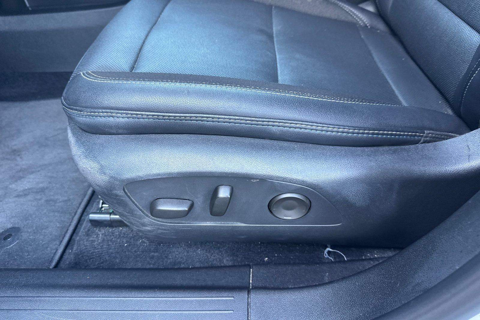 Used 2024 Chevrolet Equinox EV LT w/ LPO, Trailering Package FWD image 14