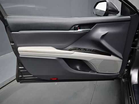 Used 2023 Toyota Camry LE image 10