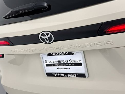 Used 2024 Toyota Grand Highlander FWD image 10