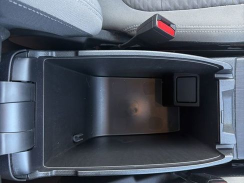 Used 2022 Ford Escape SE w/ SE Sport Appearance Package image 16