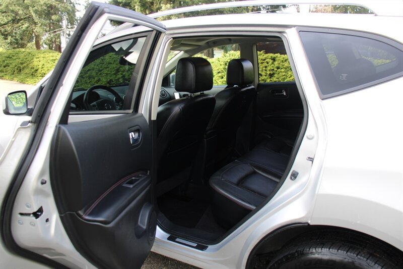 Used 2009 Nissan Rogue SL w/ Premium Pkg AWD/4WD image 15
