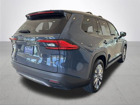 Used 2024 Toyota Grand Highlander AWD image 7