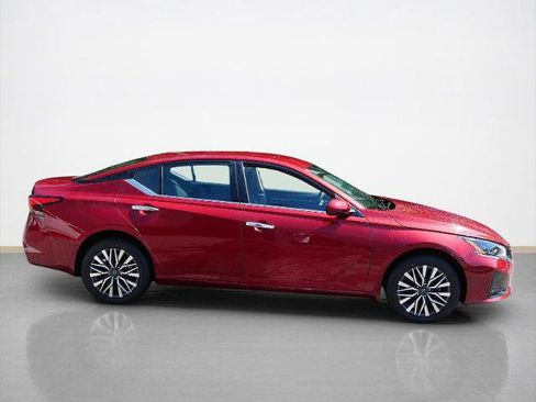 Certified 2023 Nissan Altima 2.5 SV AWD/4WD image 2