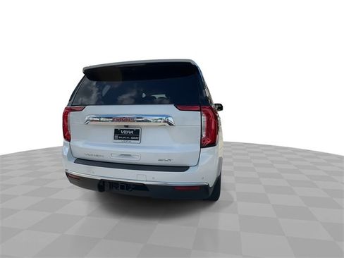 Used 2023 GMC Yukon SLT w/ SLT Luxury Package image 13