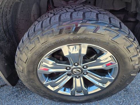 Used 2017 Nissan Titan SL w/ Chrome Package AWD/4WD image 8