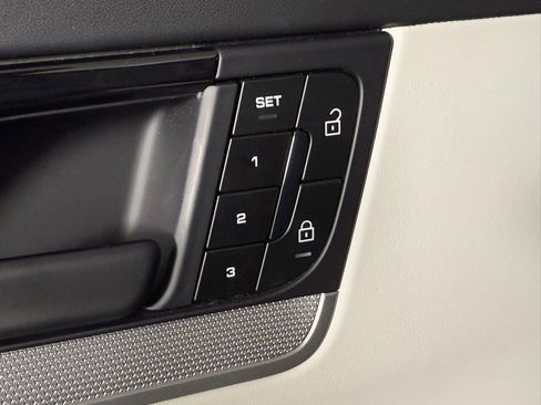 Certified 2025 Porsche Cayenne Coupe image 27