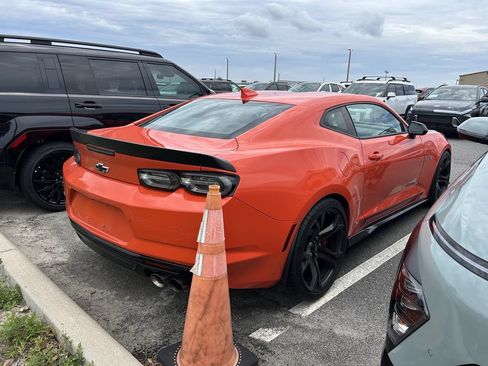 Used 2019 Chevrolet Camaro SS RWD image 4