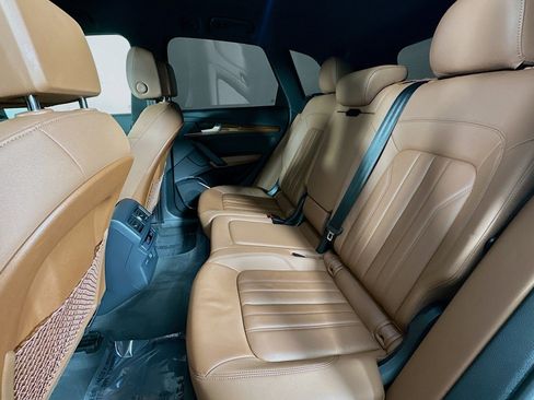 Used 2023 Audi Q5 2.0T Premium w/ Convenience Package image 9