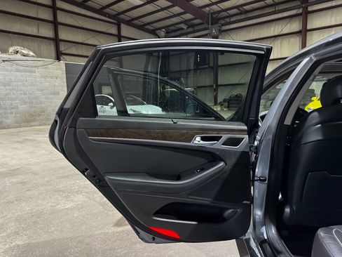 Used 2015 Hyundai Genesis 3.8 w/ Option Group 04 image 15
