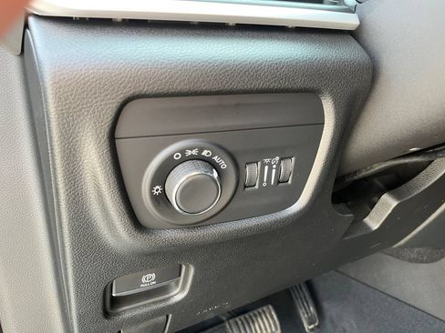 Used 2023 Jeep Grand Cherokee L Laredo AWD/4WD image 25