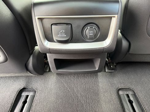 Used 2025 Kia Carnival SX w/ SX Dark Edition Package image 17