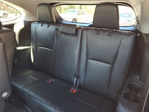 Used 2021 Toyota Highlander XLE FWD image 10