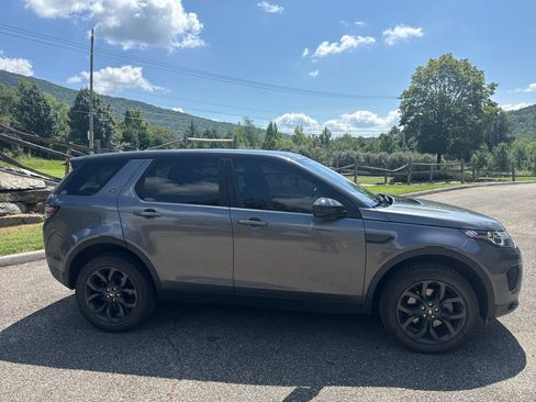 Used 2019 Land Rover Discovery Sport AWD/4WD image 4