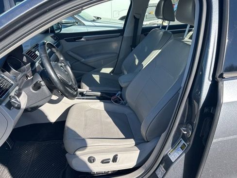 Used 2018 Volkswagen Passat 2.0T R-Line image 9