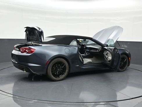 Used 2020 Chevrolet Camaro LT image 31