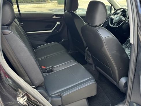 Used 2018 Volkswagen Tiguan SE w/ 3rd Row Seat Package AWD/4WD image 8