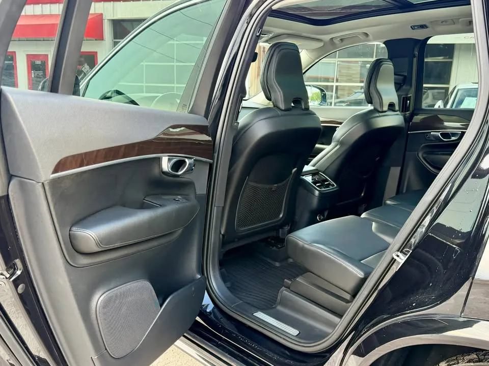 Used 2019 Volvo XC90 T5 Momentum w/ Multimedia Package FWD image 17