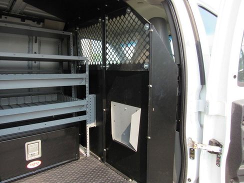 Used 2016 Chevrolet Express 2500 RWD image 17