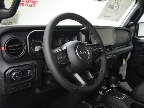 New 2026 Jeep Wrangler Unlimited Rubicon AWD/4WD image 35