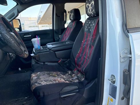 Used 2022 Chevrolet Silverado 2500 Custom w/ Custom Value Package AWD/4WD image 8