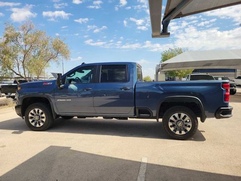 Used 2025 Chevrolet Silverado 2500 Custom w/ Custom Value Package image 3