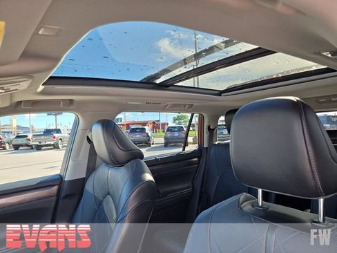 Used 2021 Toyota Highlander Platinum AWD/4WD image 24