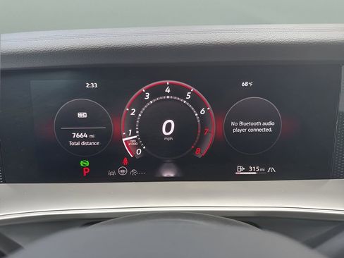 Used 2025 Volkswagen Tiguan SE w/ Panoramic Sunroof Package image 12