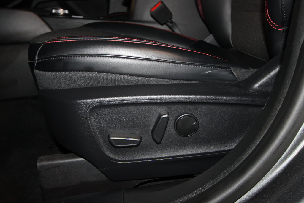 Used 2025 Ford Escape ST-Line w/ Equipment Group 301A FWD image 7