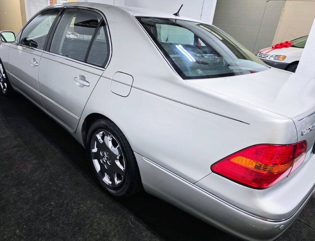 Used 2002 Lexus LS 430 w/ Custom Luxury Pkg RWD image 5