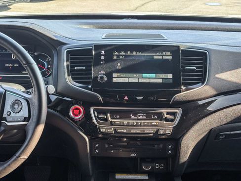 Certified 2022 Honda Pilot Black Edition image 16