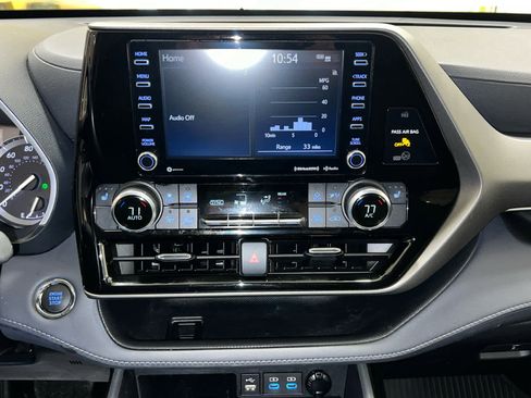 Used 2022 Toyota Highlander XLE image 30