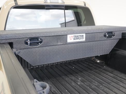 Used 2020 Toyota Tacoma TRD Off-Road w/ Advanced Technology Package AWD/4WD image 5