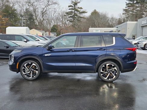 New 2025 Mitsubishi Outlander SE image 2
