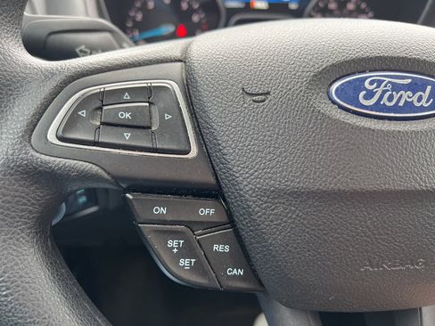 Used 2016 Ford Focus SE w/ SE Power Seat Package image 24