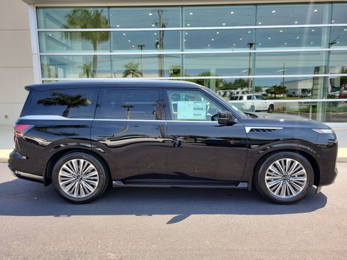 New 2026 INFINITI QX80 Luxe RWD image 3
