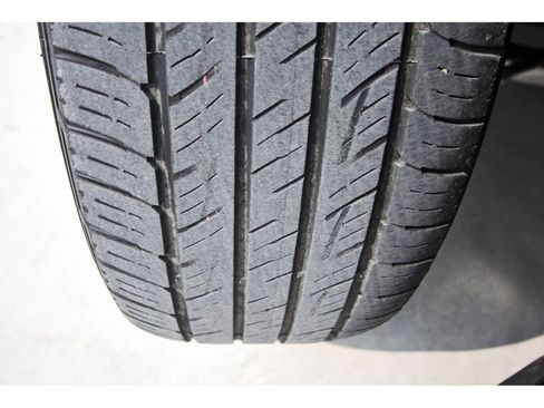 Used 2024 Nissan Pathfinder SV w/ SV Premium Package image 32