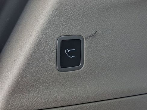 Used 2024 Chrysler Pacifica Touring-L image 29