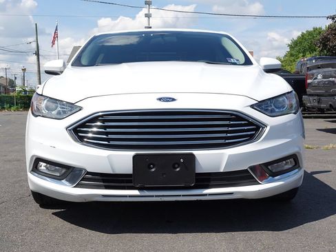 Used 2018 Ford Fusion SE w/ Equipment Group 601A FWD image 5