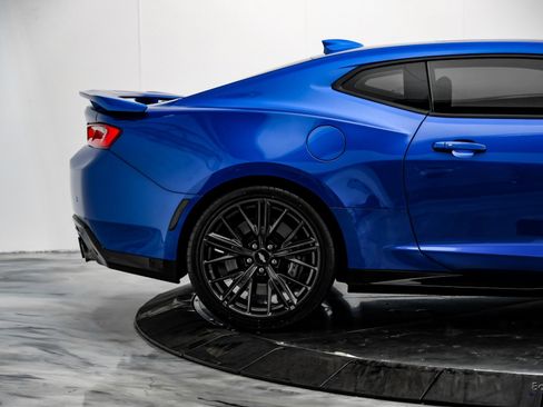 Used 2018 Chevrolet Camaro ZL1 image 17