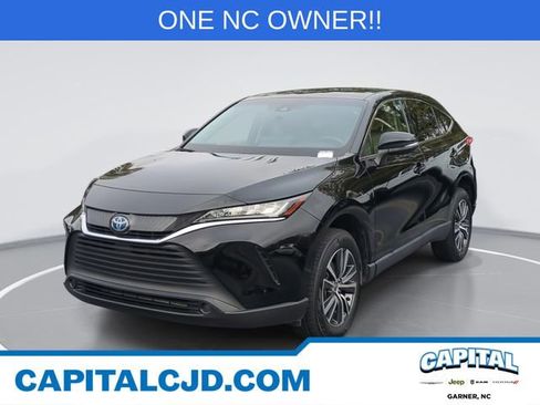 Used 2022 Toyota Venza LE image 1