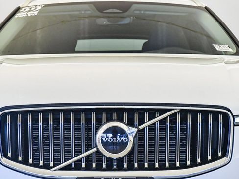 Certified 2022 Volvo XC60 B5 Inscription image 8