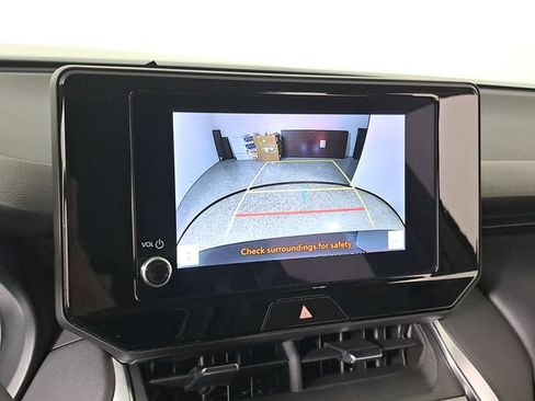 Used 2024 Toyota Venza LE image 29