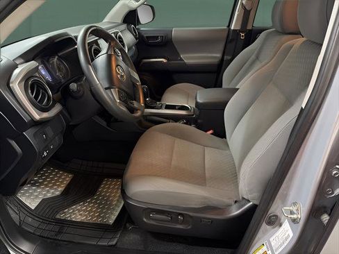 Used 2021 Toyota Tacoma SR5 RWD image 13